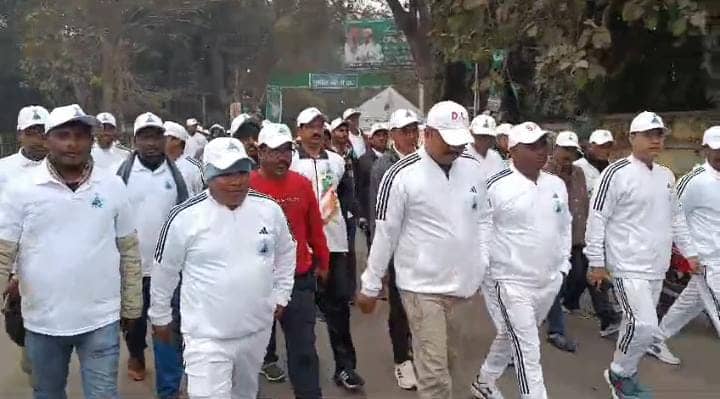 दुमका:सड़क सुरक्षा के लिए डीसी, एसपी ने लगाई दौड़,ट्रैफिक रुल को लेकर किया लोगों को जागरुक, पढ़ें क्या कहा