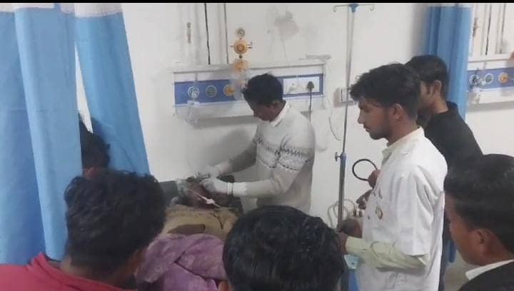 Crime News:युवकों ने मांगा अंडा, तो सनकी दुकानदार ने चाकू मारकर किया घायल, पढ़ें फिर क्या हुआ