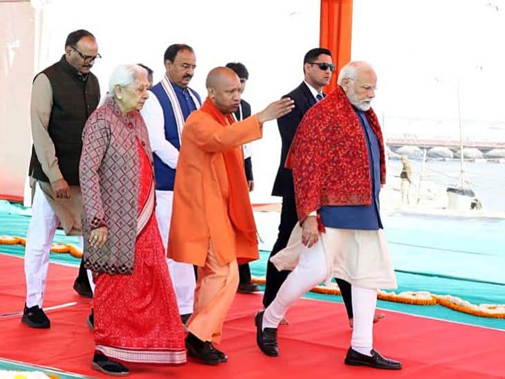 पीएम मोदी पहुंचे प्रयागराज, संगम में लगाएंगे डुबकी, आध्यात्मिक और राजनीतिक दोनों मायनों में खास माना जा रहा पीएम का महाकुंभ स्नान 