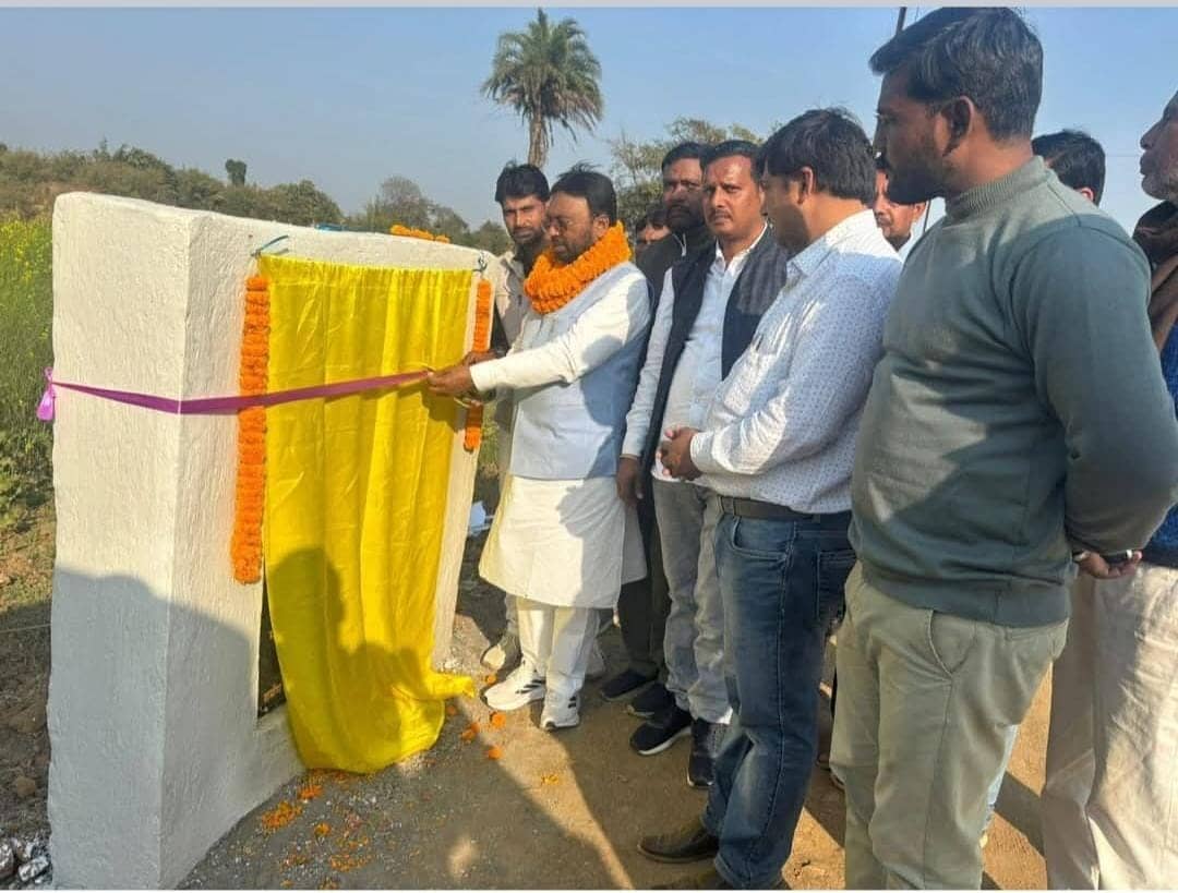 देवघर में शिलापट्ट तोड़ने को लेकर पूर्व विधायक ने वर्तमान विधायक पर लगाया गंभीर आरोप, जानिए क्या है पूरा मामला