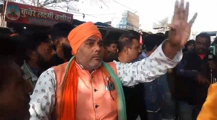 मोतिहारी:अतिक्रमण हटाने के दौरान जमकर दुकानदारों ने जमकर काटा बवाल, पुलिस ने किया बल प्रयोग,पढ़ें पूरा मामला