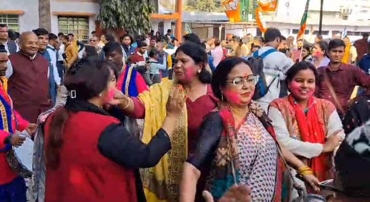 Delhi Election Result:दिल्ली की जीत के जश्न में डूबा बिहार ! विजय सिन्हा ने कहा बिहारियों ने लिया अपमान का बदला