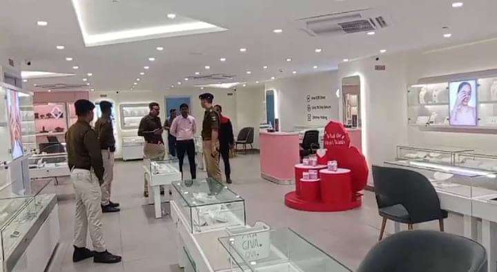 पटना पुलिस ने जीवा ज्वैलरी शॉप लूटकांड का किया खुलासा, मामले में दो लूटेरी बहनें गिरफ्तार, पढ़ें पुलिस ने क्या कहा