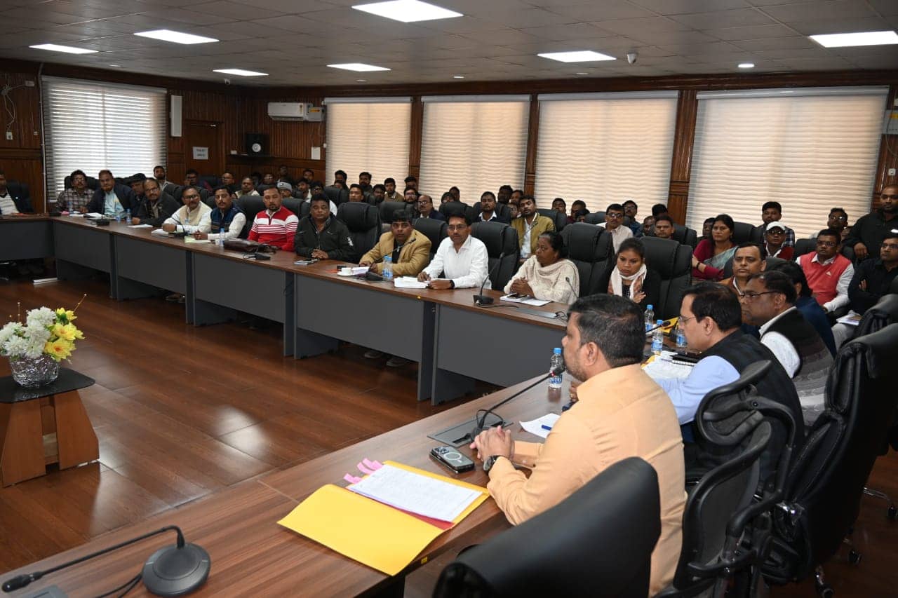 JAC Board Exam 2025: झारखंड में 11 फरवरी से मैट्रिक और इंटर की परीक्षा, दुमका डीसी ने परीक्षा केंद्रों पर मूलभूत सुविधाएं सुनिश्चित करने का दिया निर्देश