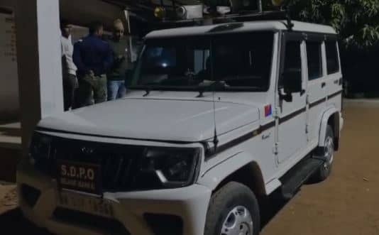 बिहार के बांका में बालू माफियाओं का तांडव, अवैध खनन पर कार्रवाई करने गई पुलिस पर चलाई गोली  