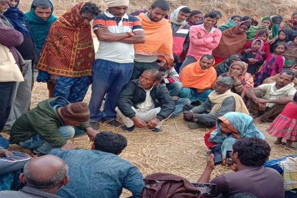 आशिक संग जीने-मरने की कसम खाई एक बच्ची की मां, छोड़ा पति का घर