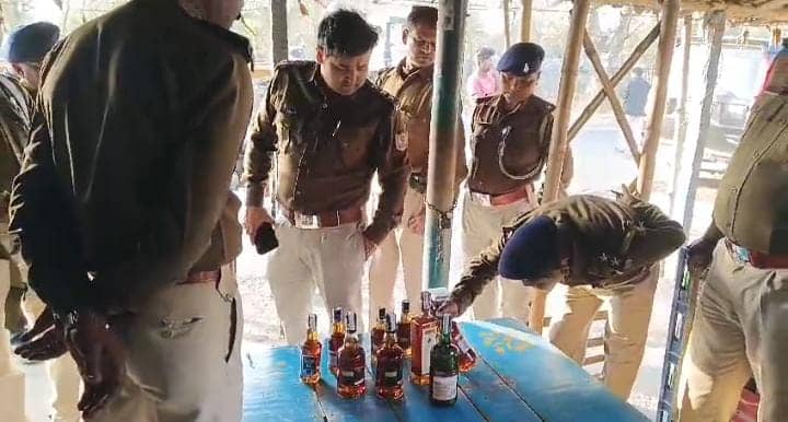 साहिबगंज:एसपी के निर्देश पर एसडीपीओ ने मारा छापा,भारी मात्रा में महुआ शराब किया नष्ट, पढें एसडीपीओ ने क्या कहा