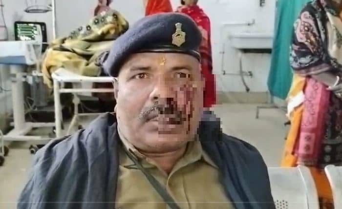 Breaking : अपराधियों का बढ़ा दुस्साहस! देवघर पुलिस जवान पर किया हमला, हथियार छीनने की भी कोशिश
