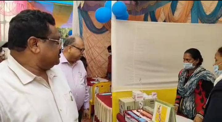साहिबगंज: सीएचसी केंद्र परिसर में स्वास्थ्य मेला का आयोजन, सीएस प्रवीण कुमार जनकल्याणकारी योजनाओं की दी जानकारी