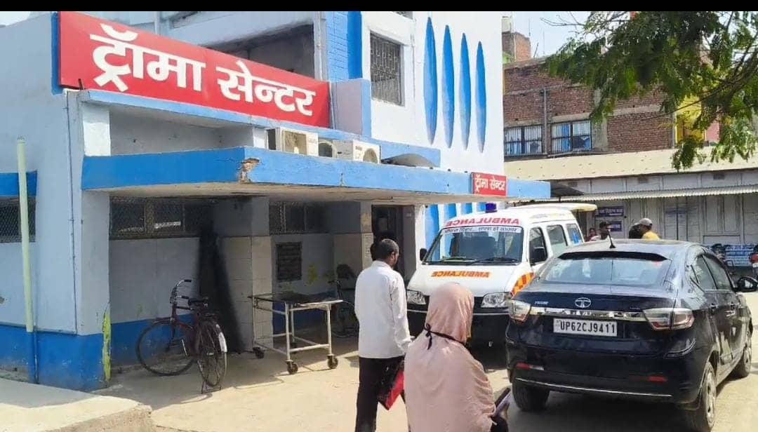 बस और मैजिक की हुई टक्कर, महाकुंभ स्नान के लिए जा रहे 13 तीर्थ यात्री सड़क दुर्घटना में घायल, एक की मौत