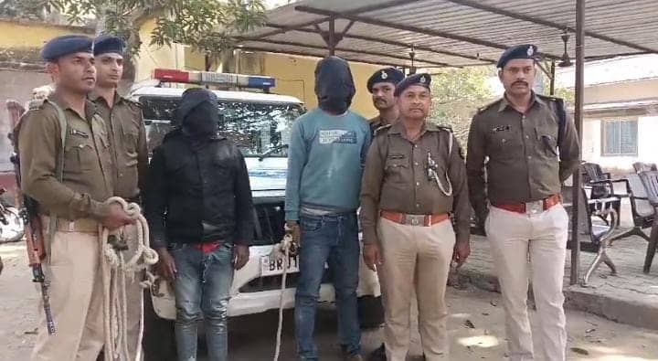 Crime news:रोहतास पुलिस के हत्थे चढा 50 हजार का इनामी कुख्यात भोला यादव, 30 से ज्यादा मामले हैं दर्ज