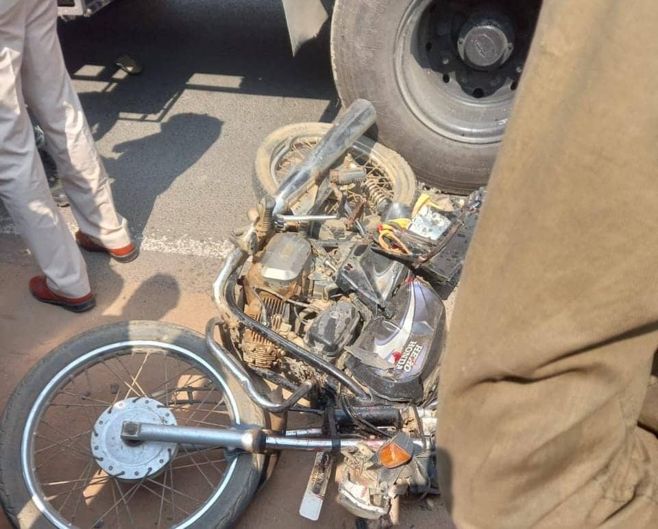 देवघर: देवीपुर के भाजपा मंडल उपाध्यक्ष बालेश्वर रवानी हुए दुर्घटनाग्रस्त,पत्नी भी हुई घायल,आनन फानन में सदर अस्पताल रेफर