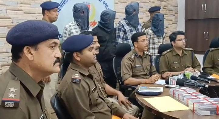 जमशेदपुर:रेलवे सहित अन्य विभागों में नौकरी दिलाने को लेकर की जा रही थी करोड़ों की ठगी,पुलिस को लगी भनक तो इस तरह हुआ खुलासा