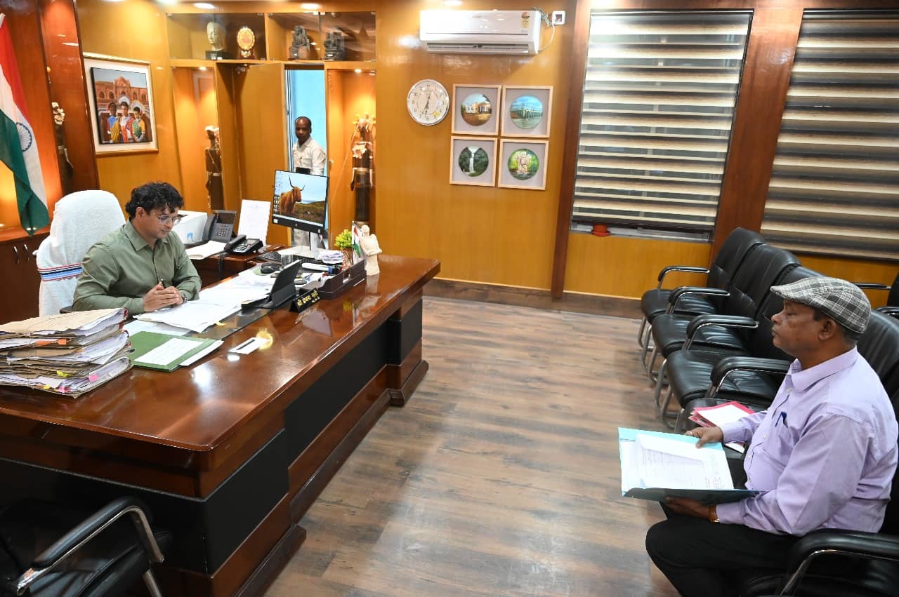 साहिबगंज डीसी ने किया मत्स्य विभाग की समीक्षा बैठक, राजस्व संग्रह बढ़ाने का दिया निर्देश