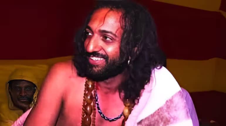 महाकुंभ से फेमस हुए IIT बाबा अभय सिंह के पास मिला गांजा, पुलिस ने हिरासत में लिया