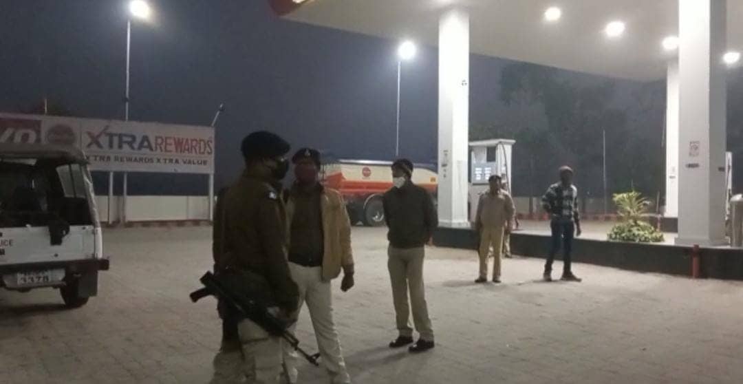 पेट्रोल पंप और बाइक शो रूम लूटने आये अपराधियों से पुलिस मुठभेड़, आठ गिरफ्तार, 4 अपराधी घायल