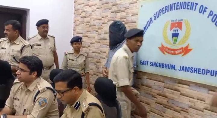 जमशेदपुर:फोन पर व्यापारी को धमकी देनेवाला युवक चढ़ा बिष्टुपुर पुलिस के हत्थे, पूछताछ में हुआ  हैरान करनेवाला खुलासा
