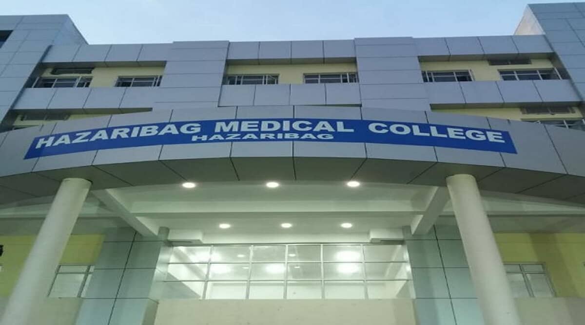 हजारीबाग मेडिकल कॉलेज अस्पताल की बदहाली जान हर कोई हो रहा हैरान, सौ रुपए लेकर या मोबाइल गिरवी रखकर अस्पताल में मरीजों को दिया जा रहा था कंबल, व्हीलचेयर और स्ट्रेचर