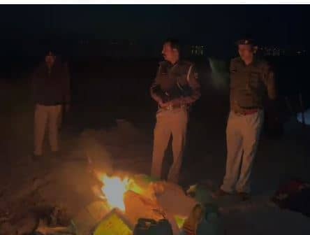 Bihar News: बाढ़ पुलिस की बड़ी कार्रवाई, आधी रात ध्वस्त की देशी शराब की कई भट्ठियां, सैकड़ों लीटर शराब किए नष्ट