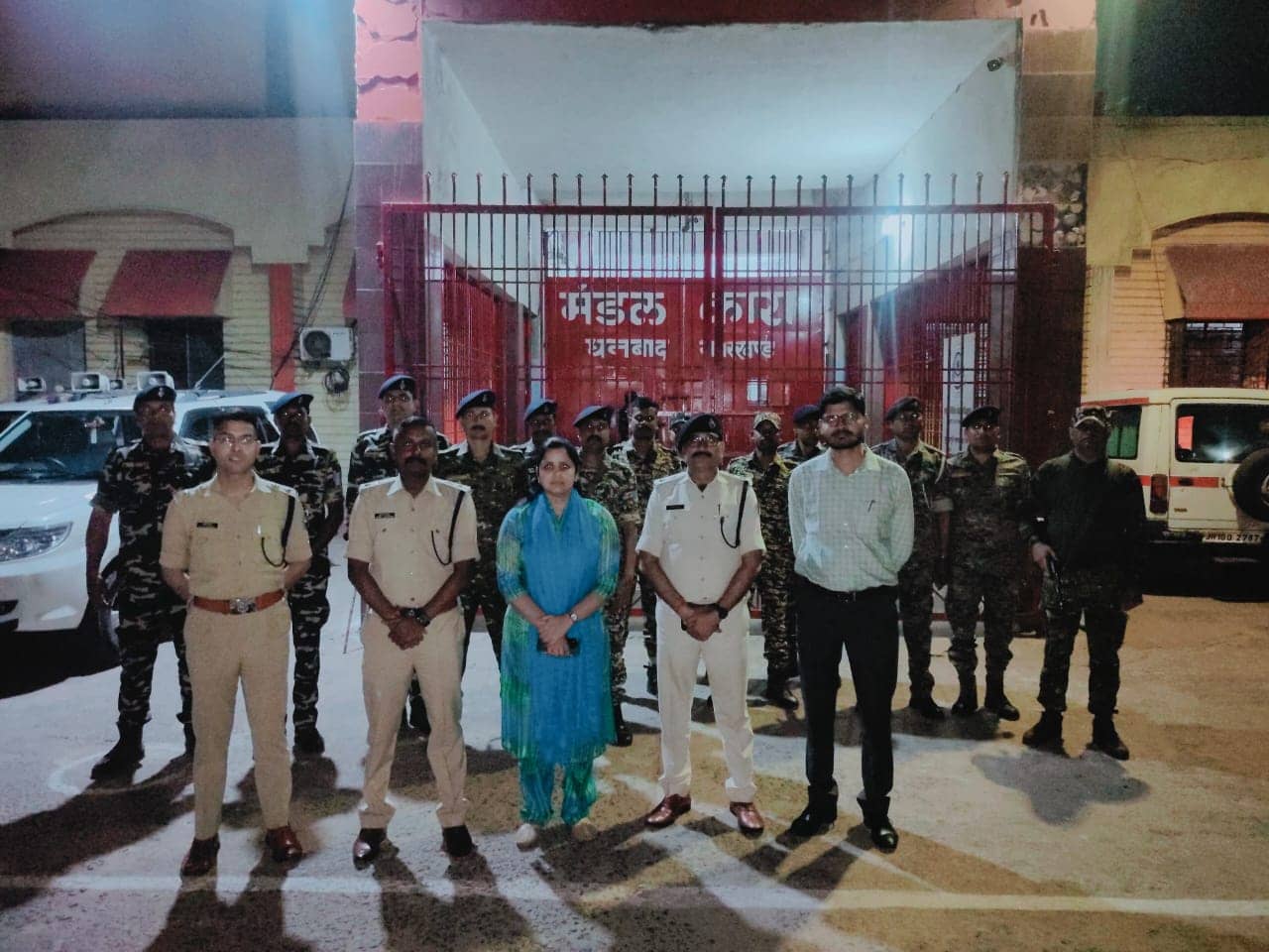 BIG UPDATE:धनबाद जेल में आधी रात के बाद हुई छापेमारी में प्रिंस खान के भाइयों के वार्ड से तीन मोबाइल फोन बरामद