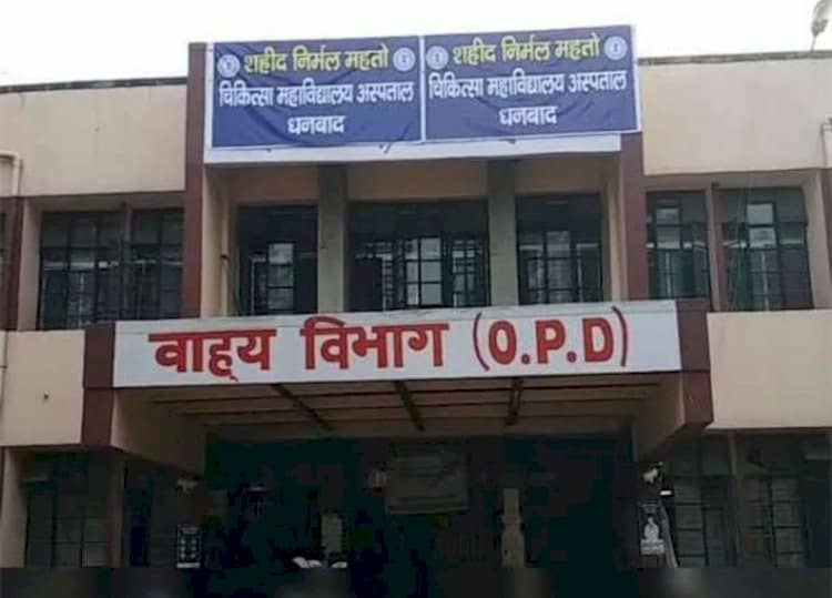 Dhanbad में आवारा पशुओं का आतंक: पुराना बाजार में फिर बुजुर्ग को कैसे किया घायल, पढ़िए डिटेल्स में !