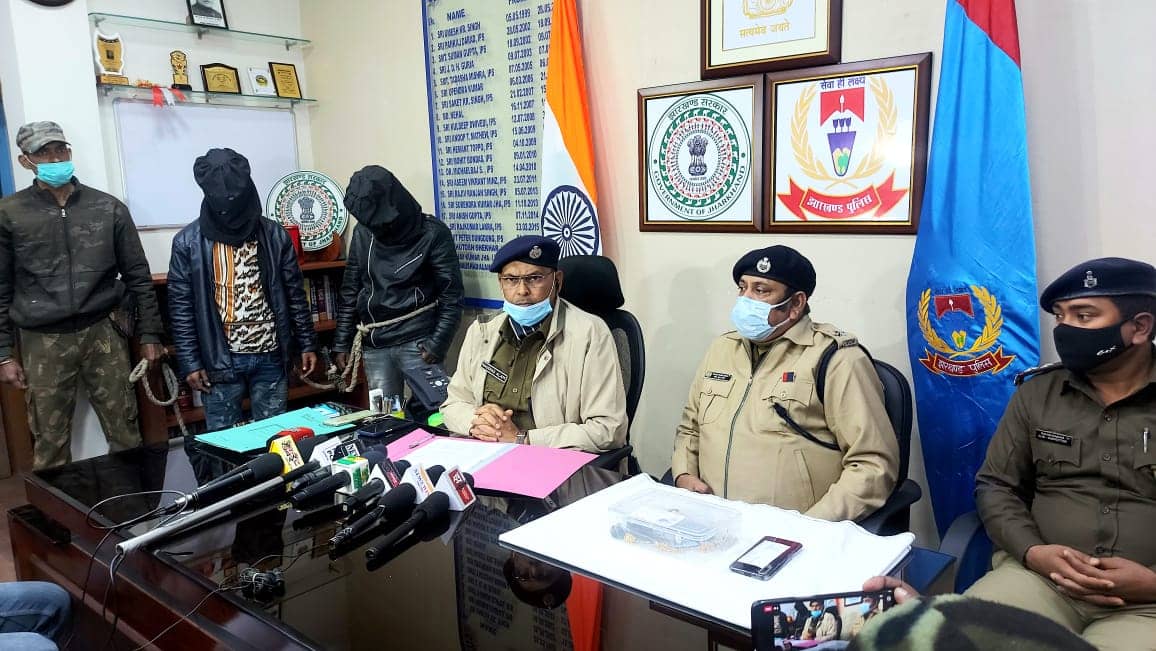 दो लुटेरे धराए, पांच मोटरसाइकिल और आभूषण बरामद