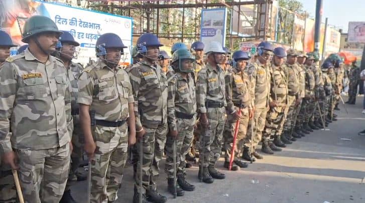 होली को लेकर रांची पुलिस अलर्ट, फ्लैग मार्च निकालकर शरारती तत्वों को दी चेतावनी