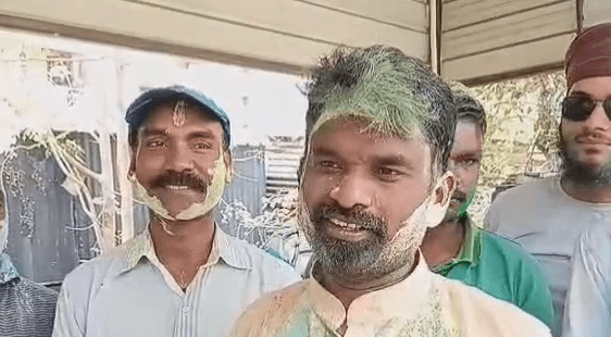 पोटका विधायक ने कार्यकर्ताओं के साथ खेली होली, कहा- होली भाईचारा का त्यौहार