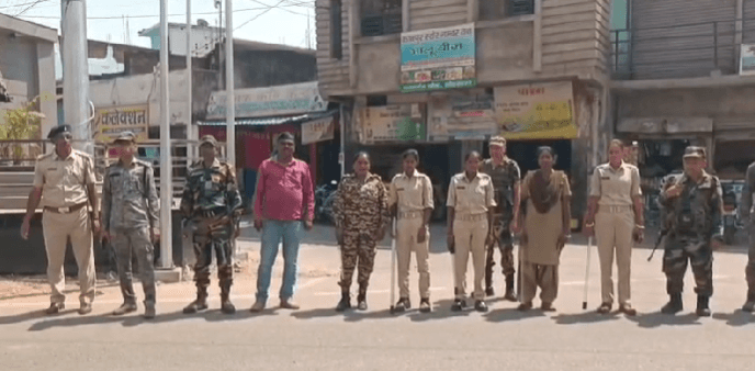 लोहरदगा में होली को लेकर 460 पुलिस जवान किए गए तैनात, लगातार हो रही पेट्रोलिंग 