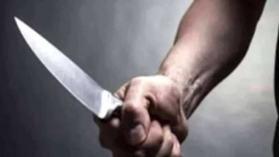 होली में ससुराल आए युवक को पत्नी ने शराब पीने से किया मना तो चाकू से गोद डाला, हालत गंभीर, जानिए कहां का है मामला