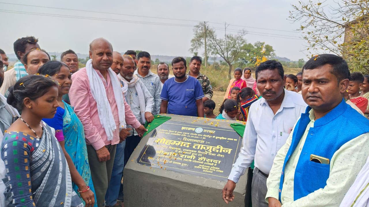 विधायक एमटी राजा ने किया धुमकुड़िया भवन का शिलान्यास व फुटबॉल टूर्नामेंट का उद्घाटन