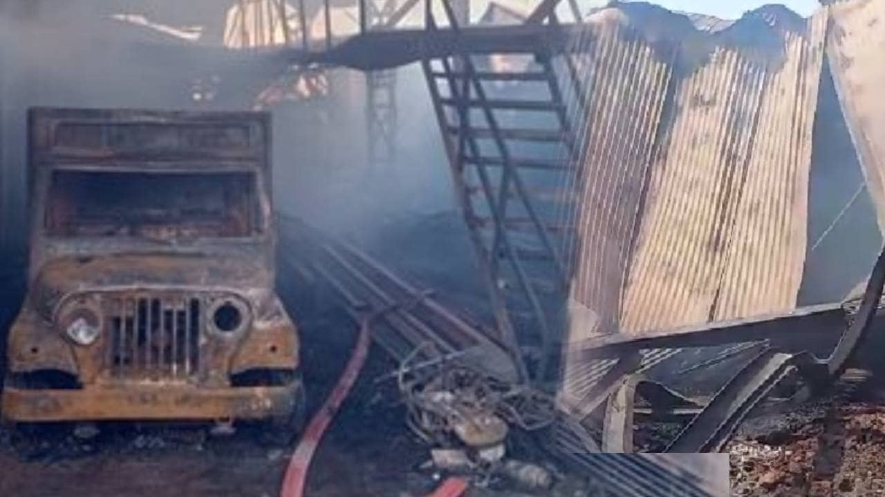 बोकारो के जैनामोड स्थित दुकान में लगी भीषण आग, करोड़ों का हुआ नुकसान