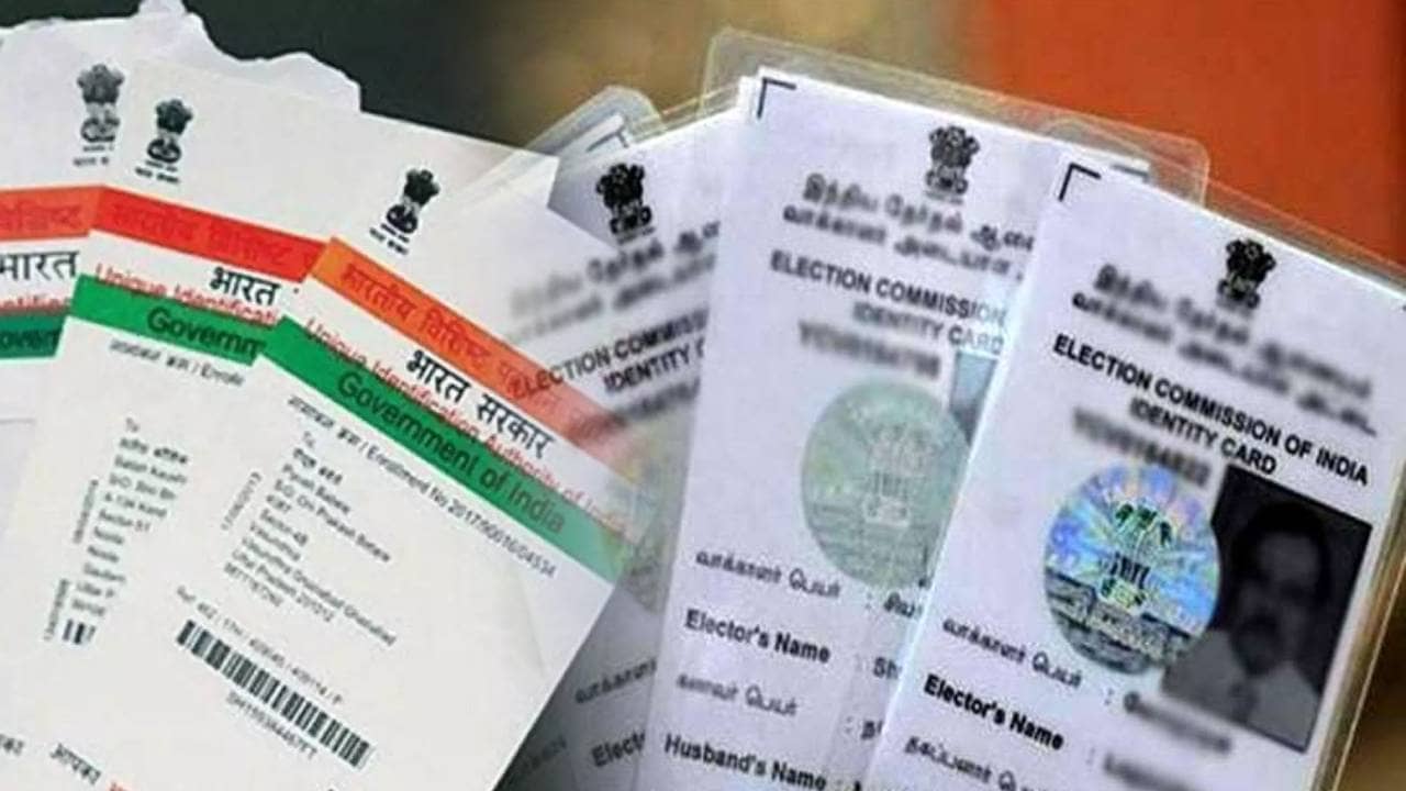 हो गया फैसला, पैन कार्ड के बाद अब आधार से वोटर आईडी कार्ड भी कराना होगा लिंक