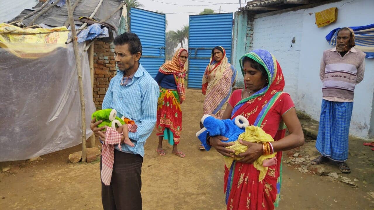 दो बेटियों के जन्म के बाद मां की मौत, चिंता की चिता को मुखाग्नि देने से पहले ही फरार हो गया पति