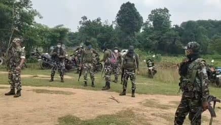 Big News: चाईबासा के सारंडा में IED ब्लास्ट, सीआरपीएफ के दो जवान घायल, एक की स्थिति गंभीर