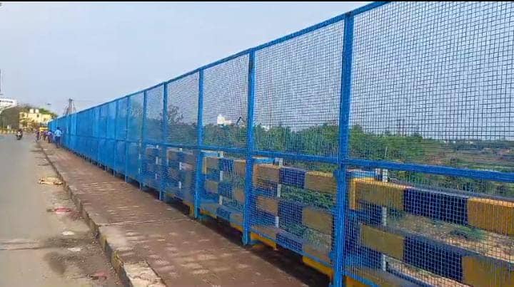 पूर्वी सिंघभूम और सरायकेला जिला प्रशासन  की सराहनीय पहल, खरकई पुल पर लगेगा 9 फिट ऊंचा जाली, पढ़ें क्या होगा फायदा