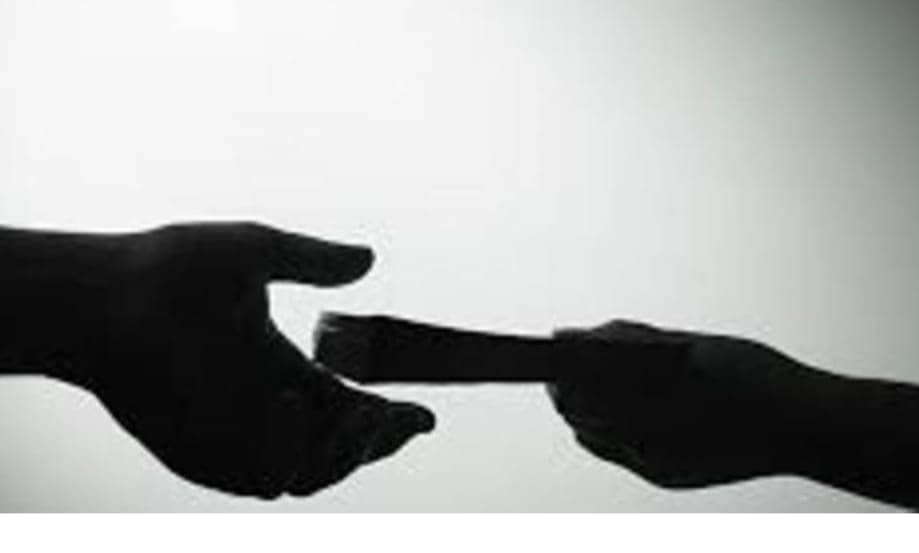 एक लाख घूस मांगनेवाले गोमिया के राजस्व कर्मचारी चढ़ गए निगरानी ब्यूरो के हत्थे,पढ़िए कैसे हुई गिरफ्तारी