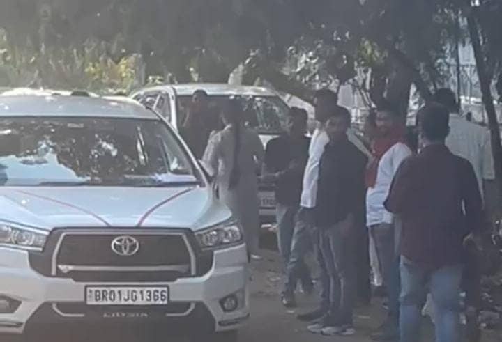 BREAKING:पटना वीमेंस कॉलेज के बाहर फायरिंग, एक युवक घायल,जानिए क्या है मामला