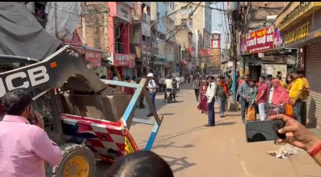 देवघर: फुटपाथ पर दुकान लगाने वाले हो जाए सावधान! अब निगम सामान जब्त कर लगायेगा 10 हज़ार रुपया जुर्माना