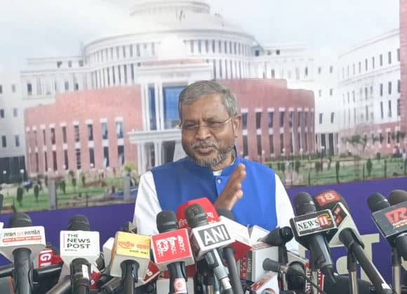 अपराधियों में खत्म हो गया पुलिस का इकबाल, वसूली और सेटिंग करने में लगे हैं अधिकारी: बाबूलाल मरांडी