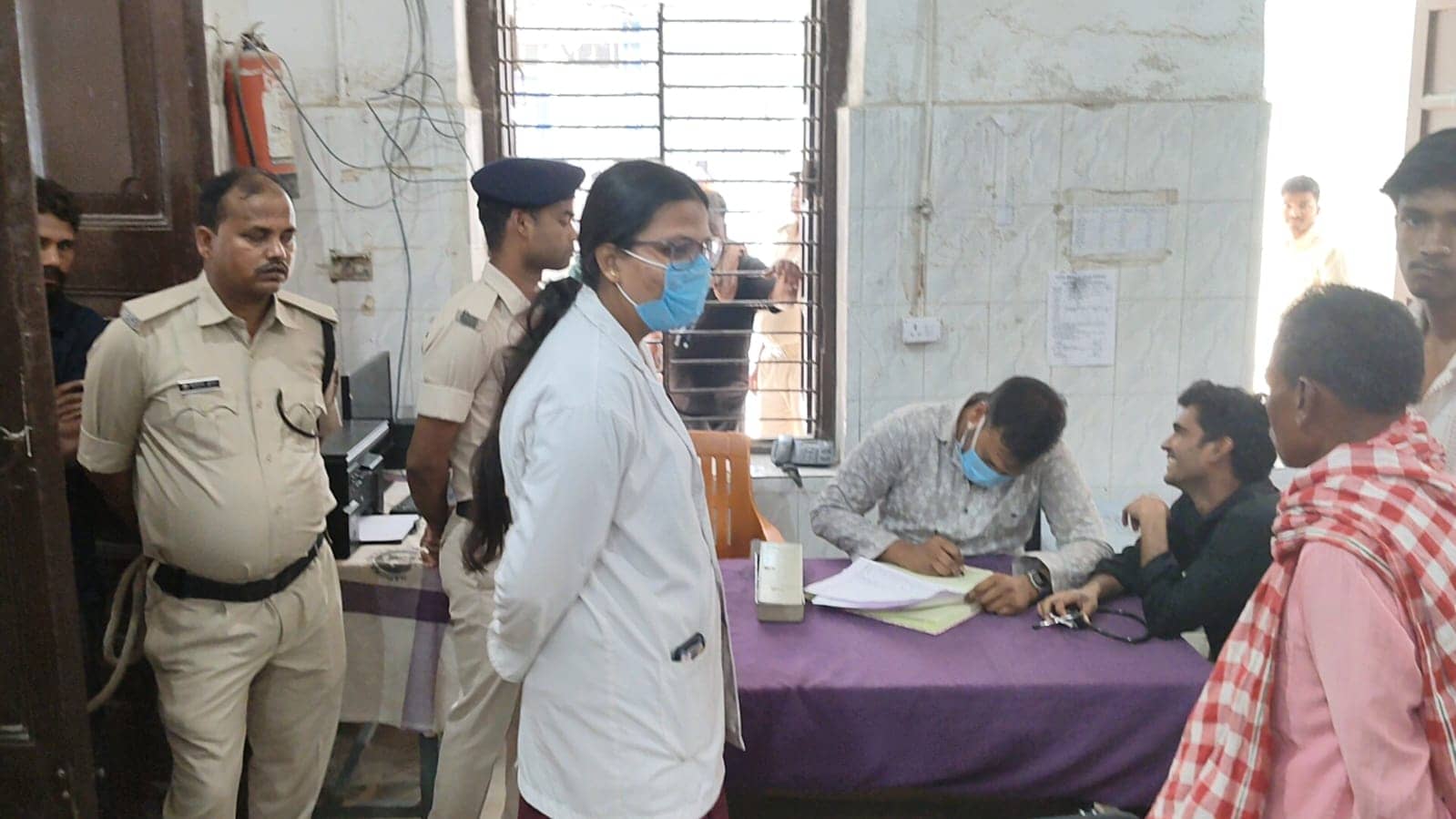 मुजफ्फरपुर: ट्रेन में युवक से छिनतई, विरोध करने पर बदमाशों ने चलती ट्रेन से दिया धक्का, पुलिस ने अस्पताल में कराया भर्ती