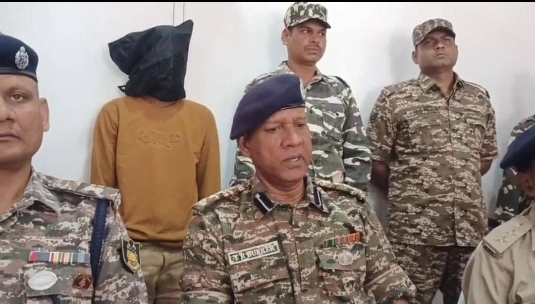 Breaking: लातेहार में उग्रवादी संगठन जेजेएमपी का एरिया कमांडर मुरारी भुईयां गिरफ्तार, किसी बड़ी घटना को अंजाम देने की बना रहा था योजना