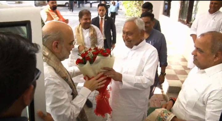 मुख्यमंत्री आवास के अंदर NDA घटक दल के नेताओं के फोटो सेशन में गृह मंत्री अमित शाह भी हुए शामिल, पढ़ें क्या कहा