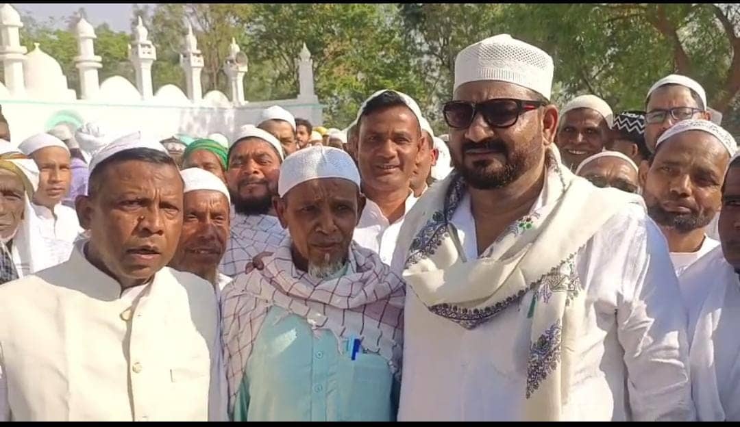 Eid 2025: मंत्री हफीजुल हसन ने अदा की ईद की नमाज, भाईचारा कायम रहे इसकी मांगी दुआ