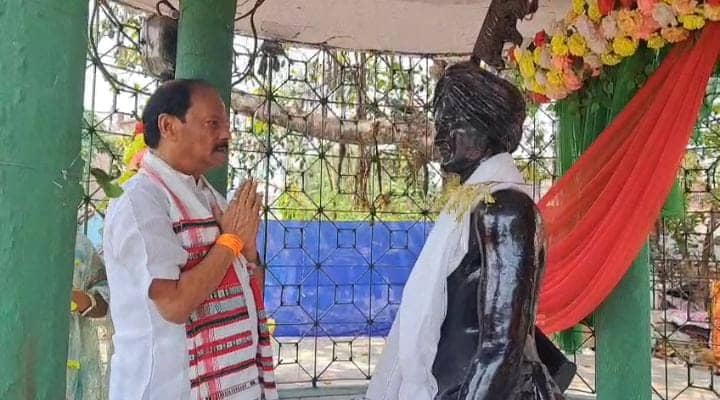 जमशेदपुर: सरहुल पर्व में शामिल हुए पूर्व मुख्यमंत्री रघुवर दास, कहा- प्रकृति से ही हम हैं इसलिए प्रकृति की पूजा जरुरी