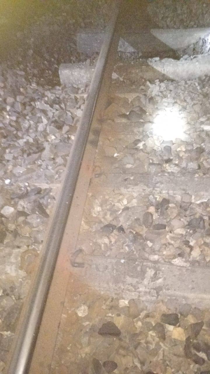 हावड़ा-दिल्ली रेल मार्ग में नक्सलियों ने रेल पटरी उड़ाया, मरम्मति के बाद रेल परिचालन शुरू