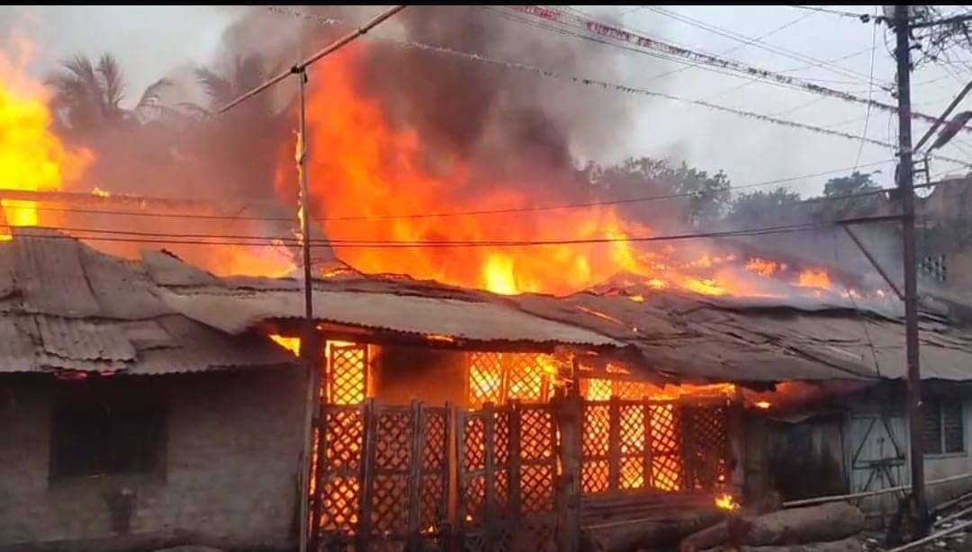 साहिबगंज के राजमहल में आग का तांडव,आरा मिल में लगी भीषण आग,लाखों का नुकसान