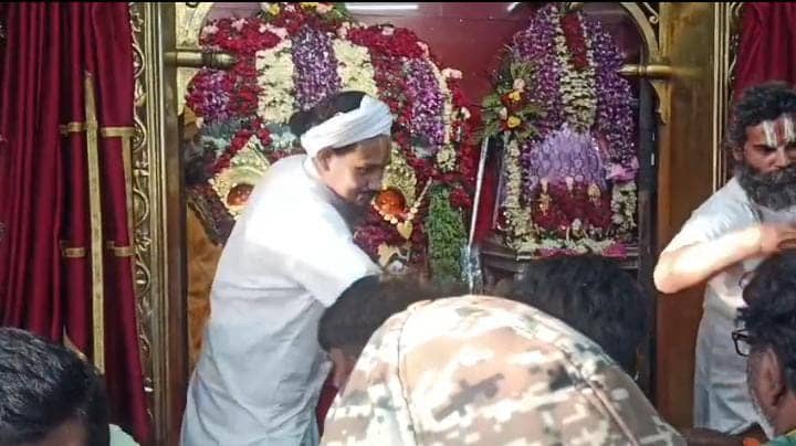 रामनवमी पर पटना के ऐतिहासिक महावीर मंदिर में रात के 2 बजे से ही भक्तों की लगी कतार, जय श्री राम से गूंजा मंदिर परिसर