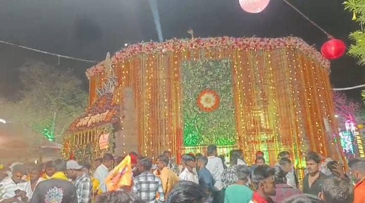 बिहार का ऐसा मंदिर जिसको सजाने के लिए मलेशिया,थाईलैंड से मंगाये जाते हैं फूल, कोलकाता के कारीगर करते हैं सजावट