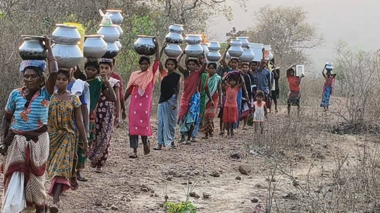 साहिबगंज के बोरियो में जल संकट से मचा कोहराम,बूंद-बूंद पानी के लिए तरस रहे है लोग